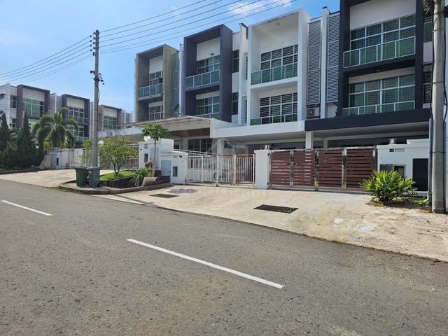 Taman Ujana Seri Fantasi I 2.5 Storey Housr I 6R4B I Likas I Damai 1