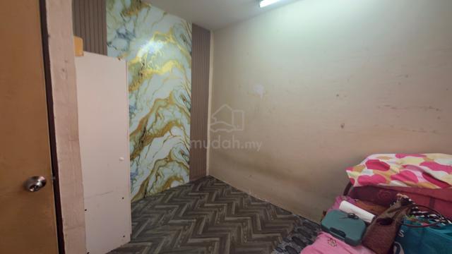 bilik medium single muslimah 450 tmasuk api air depan LRT AraDamansara 1