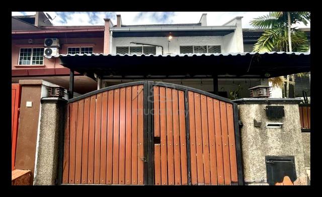 DEPOSIT FLEXIBLEš„ RENOVATED 2.5 Storey Taman Zooview Ampang Jaya 1