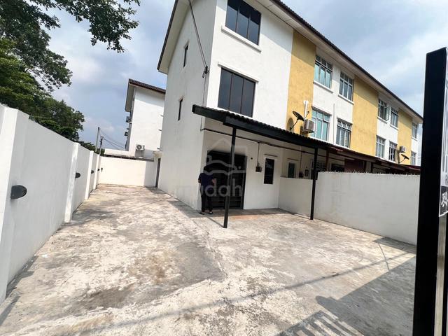 Jalan Bayan,Taman Megah Ria 3 storey Terrace Medium cost Endlot 1