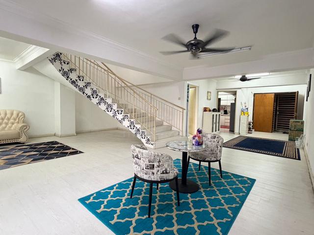 Putra Villa 1