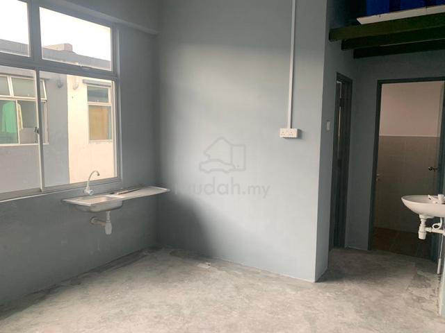 Taman Pulai Mutiara, Upstair Floor Shop Office (Low rental) 4