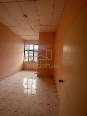 Low Deposit / Ulu Tiram / Jalan Saga / 4 Bed 3 Bath / FF 3
