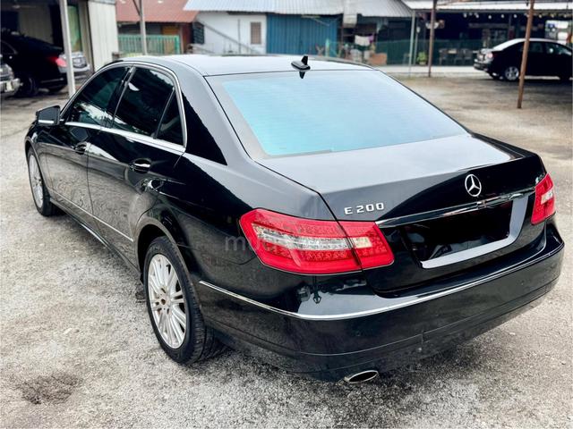 Mercedes Benz E200 1.8 CGI ELEGANCE 2012 (CKD) - 3