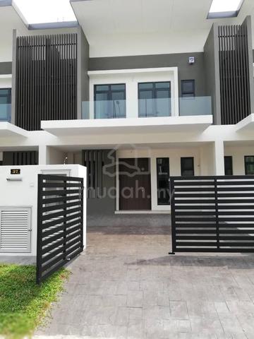 Master Bedroom & Medium Bedroom To Rent 1