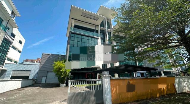 Factory / Warehouse Private Parking, Fully Furnish Fitted, Puchong 1