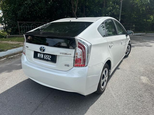 2013 Toyota PRIUS 1.8 LUXURY (HYBRID) LOAN/CASH - 4
