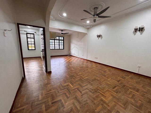 Taman Molek Double Storey House For Rent 1