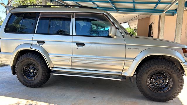 2001 Mitsubishi PAJERO 2.4 (M) - 2