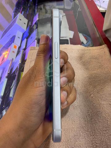 iphone 15 - photo 4 of 6