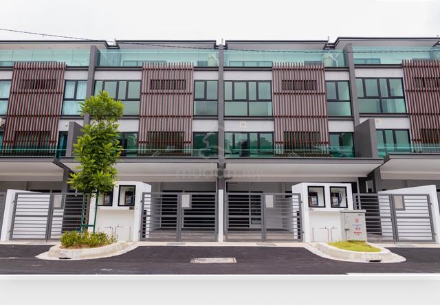 F.H 100%LOAN n N.BUMI 3.5STOREY VILLA DOMUS TMN INDAH GEMILANG GOMBAK 1