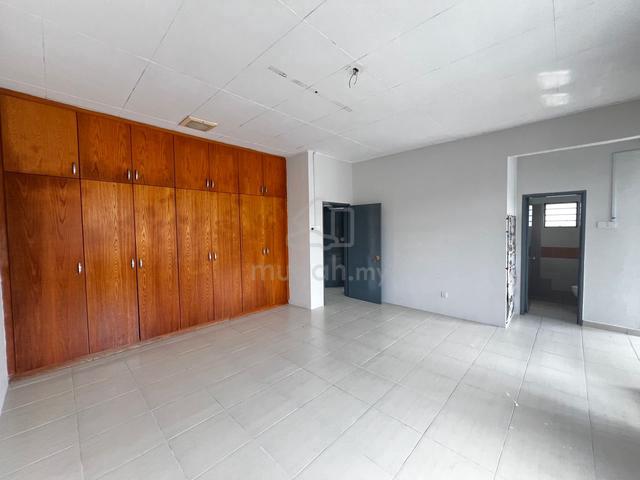[HALF FURNISHED / RENOVATED] Semi-D House Pju9 Puncak Jalil For Sale 1