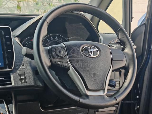 2020 Toyota VOXY 2.0 ZS KIRAMEKI III (A) - 5