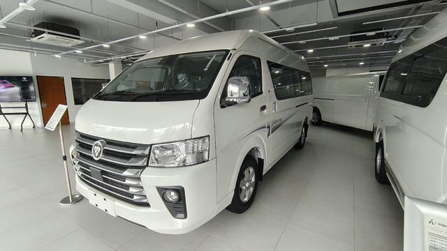 Foton VIEW 2.0 CS2 Automatic 14 Seater - 1