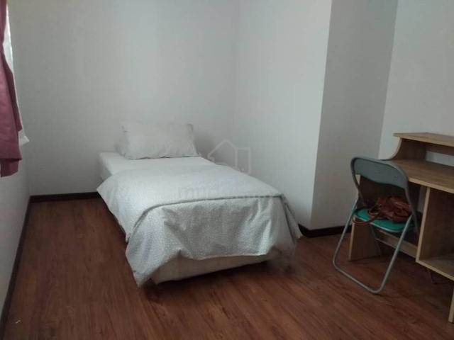 Fully Furnished AirConditioned Middle Room Walk Dist Mrt Station 1