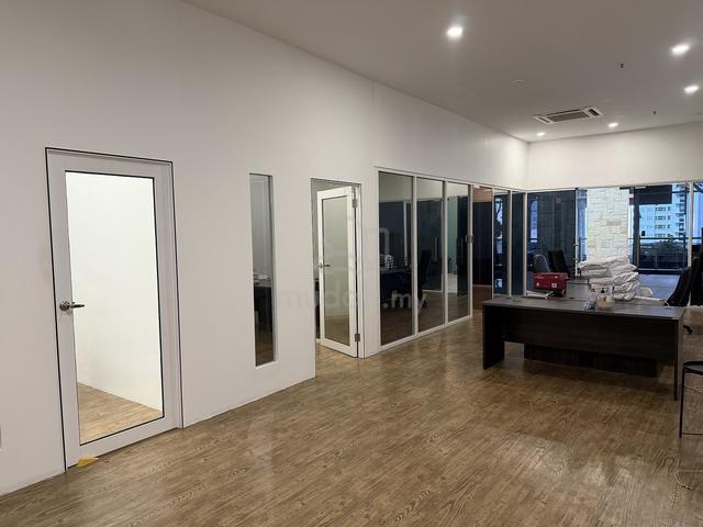 Metropolitan Square Retail/Office lot, 1st f Partial furnished 1