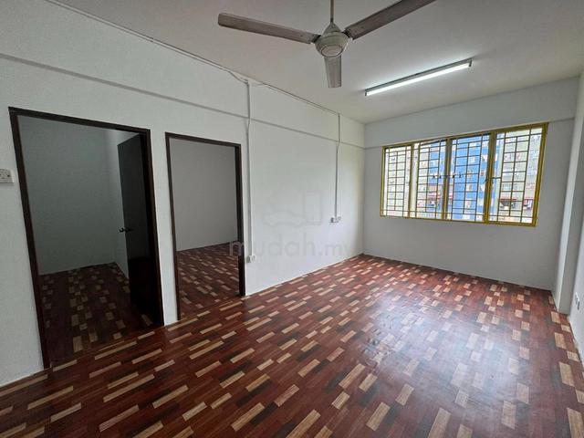 Jelutong Apartment @ Selayang Heights 1