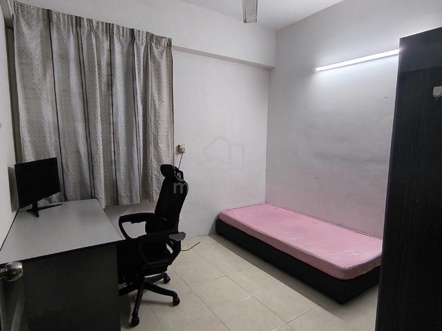 D’Piazza Condominium Medium Room for Rent 1