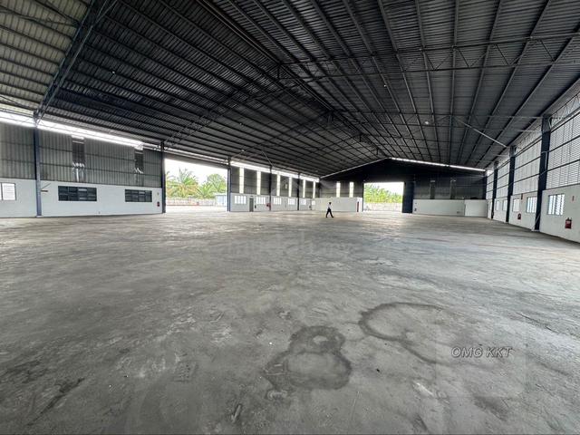 Banting Share Warehouse Good Condition Prime Location With Parking 1