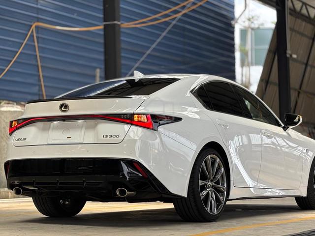 2022 Lexus IS300 2.0 F-SPORT (A) - 4