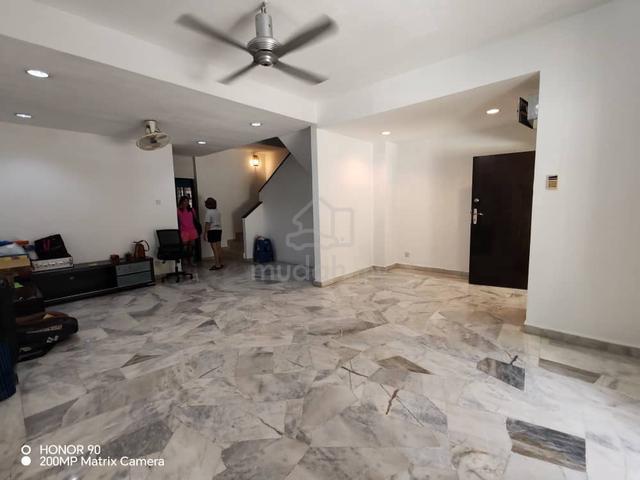 Bandar Puchong Jaya 2 Story House Kit Cabinet Wardrobe Clean Well 1