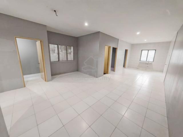 The Lake Residence Townhouse Upper floor Sewa Puchong move in June 1