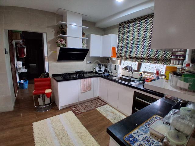 Selangor Shah Alam Leasehold Bungalow House For Sale 1