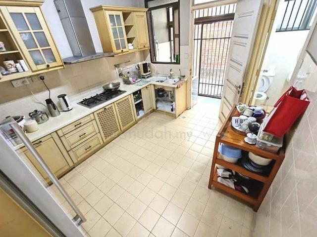 END LOT!!! Extra Land Gated Seri Utama Damansara 1