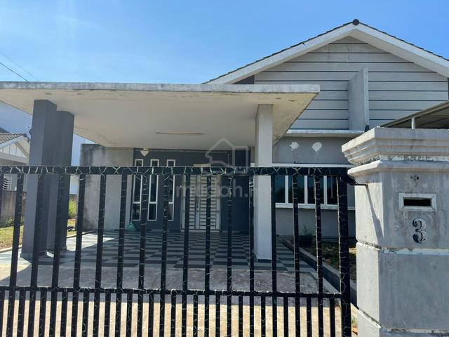 Rumah Semi D Idaman Berdekatan Pantai-Freehold & Tanah Luas 4930 sq ft 1