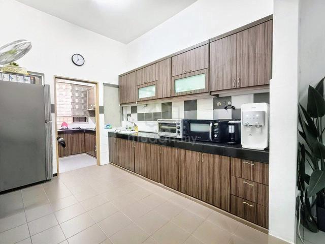 Castana SP6 Sri Pristana, Saujana Utama. 2 Storey with kitchen cabinet 1