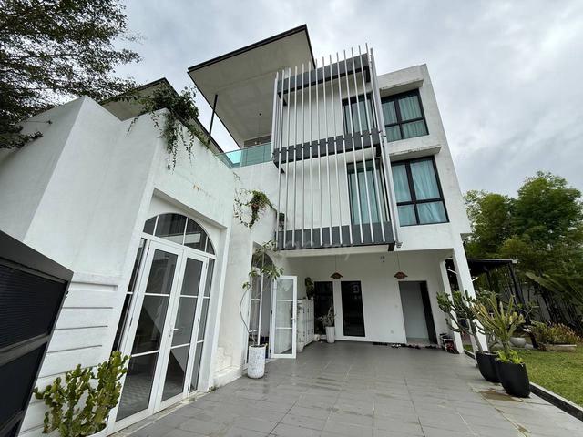 FACING PLAYGROUND CORNER Lot Semi Detach House Villa Perdana Kajang 1