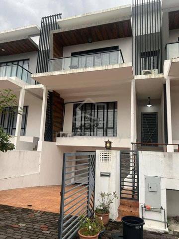 Fully Furnish 3 Storey Botani Ipoh South Precinct Sale Panorama Lapang 1