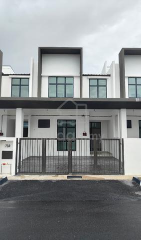 LA CASA LUNAS 2 STOREY HOUSE - Garden House 1