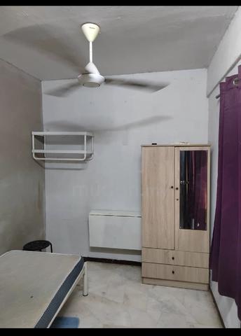 Room for rent Seksyen 7( female only) 1