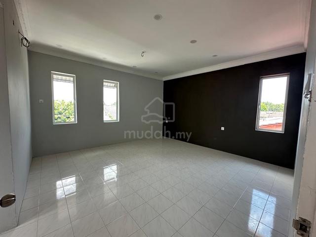 (NEGO)Taman Pekan Baru Bungalow House For Sale 1