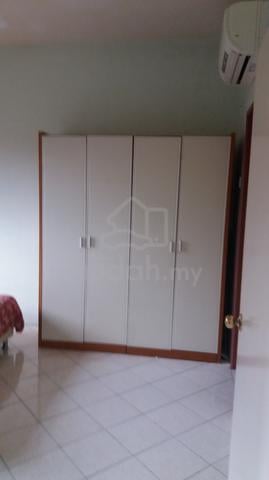 0 Deposit (1/4) Master room with aircond (Bed wardrobe) indoor carpark 1