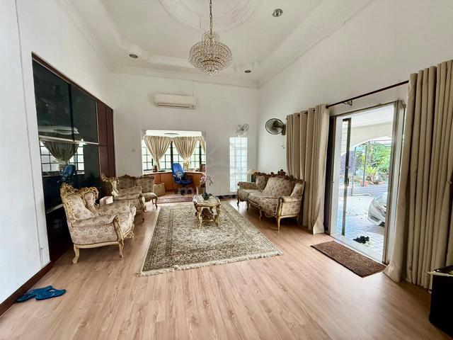 Kampung Tunku Double Storey Bungalow House, Petaling Jaya. 2