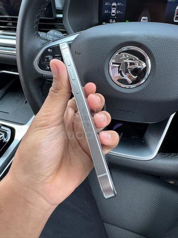iphone 16 pro 1 TB - photo 3 of 6