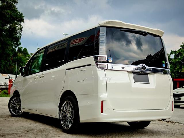 2019 Toyota VOXY 2.0 X (A) FACELIFT - 4