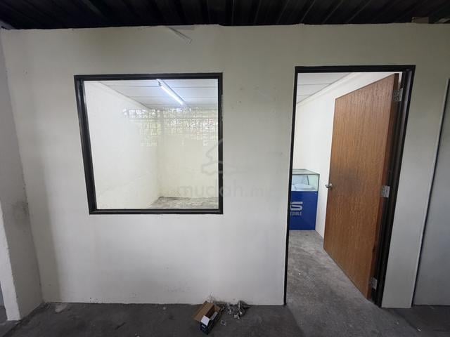 private storage space / mini warehouse storage 1