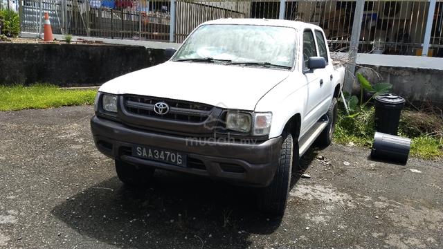 2004 Toyota HILUX 2.8 (M) - 2