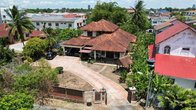 HUGE LAND 1.5 Storey Bungalow House Taman Uda Murni Kota Bharu 1