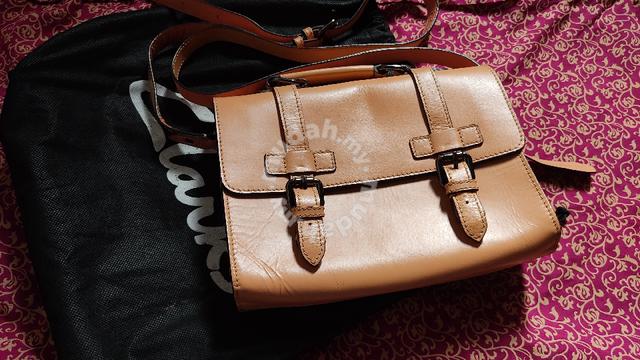 clarks purses and wallets