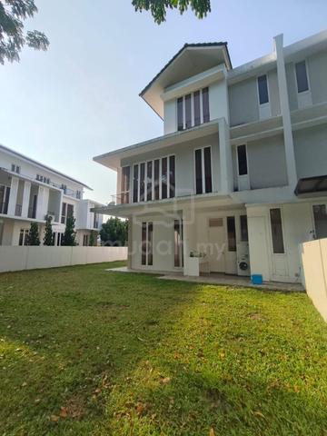 Iskandar Puteri Emerald Bay 3Storey Semi-D House For Sale 1