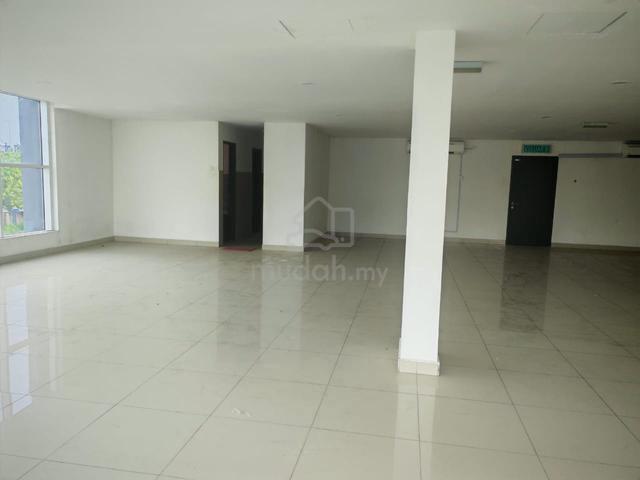 Corner Factory l Easy in & Out l Wide Compound l Semenyih For Rent 1