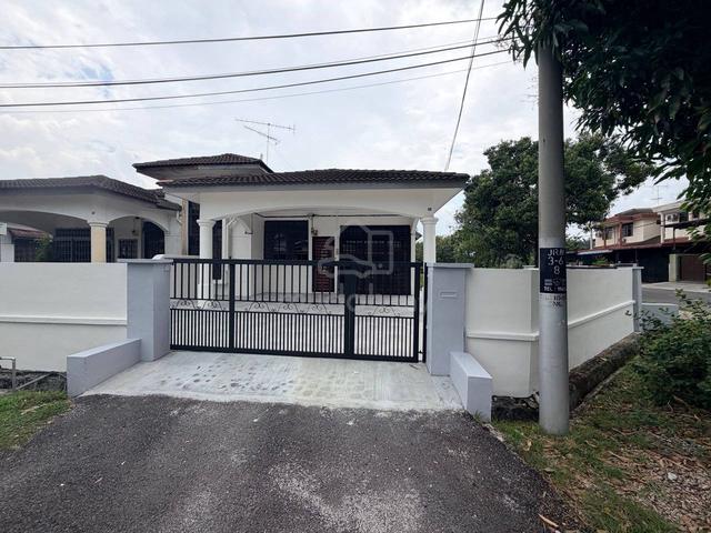 Simpang Renggam SemiD Single Storey Corner Rekamas Renovated Freehold 1