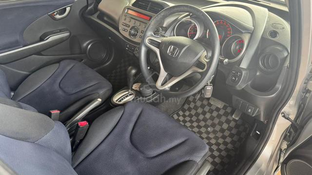 2013 Honda JAZZ 1.5 FACELIFT (A) - 4