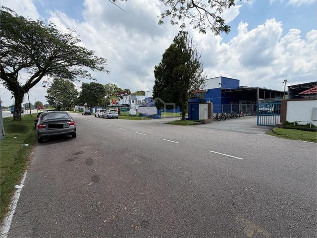 Pekan Nanas Facing Main Road 85x231 Semi D Factory Fully Covered 1