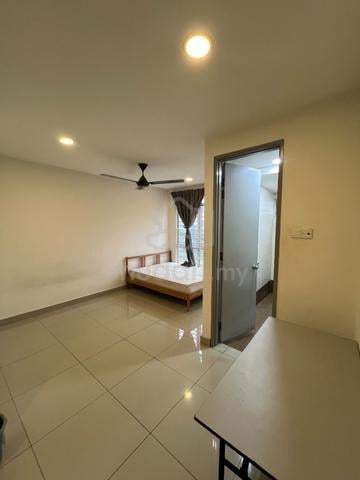 Master Room in Suasana Lumayan - Biggest Unit with nice view 1
