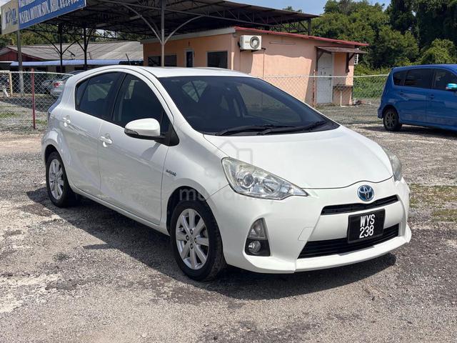 2013 Toyota PRIUS C 1.5 (HYBRID) NHP10R (A) - 1